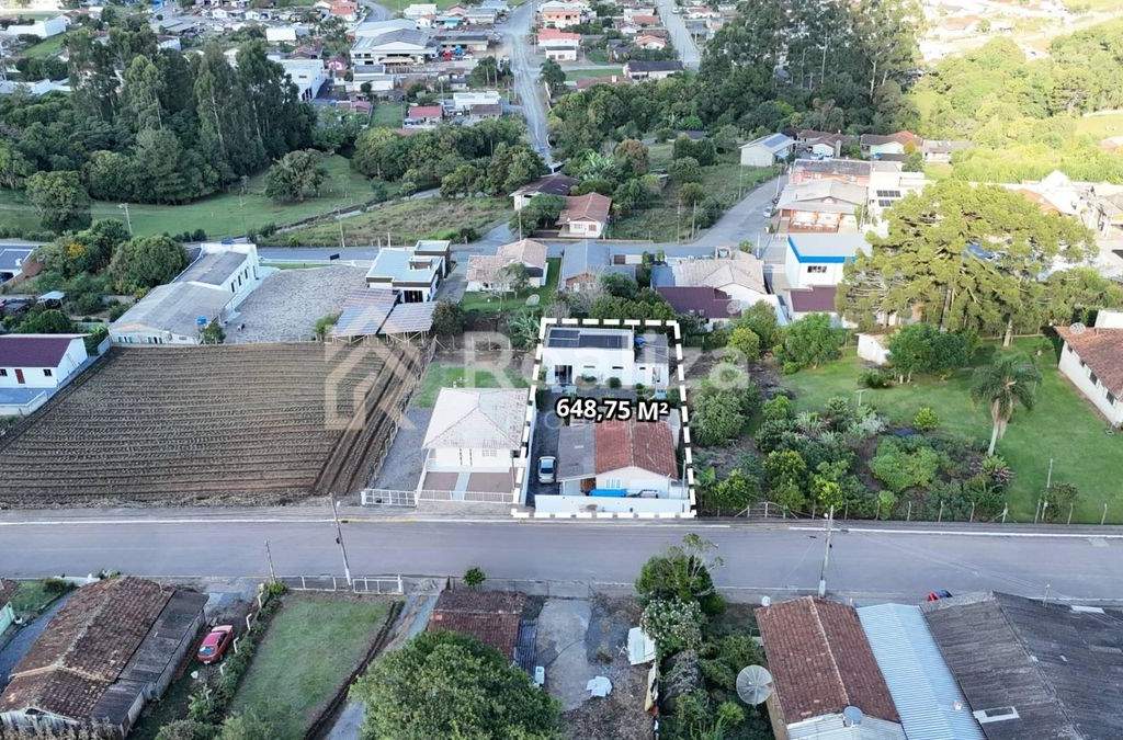 CASA À VENDA NO CENTRO DE IMBUIA - RUA CELSO RAMOS - 2