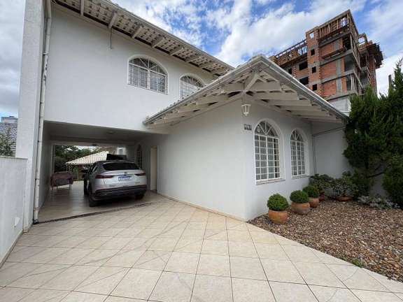 Casa à venda no coração de Ituporanga! 📍 Localização privilegiada: Rua Balduino Sens – Centro - 1