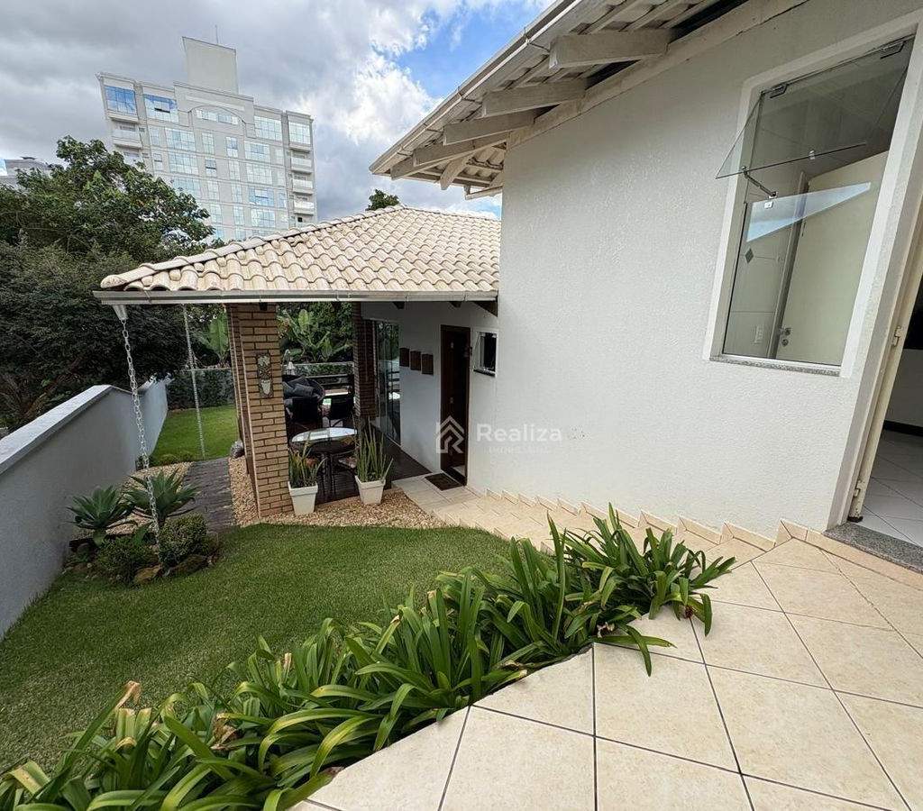 Casa à venda no coração de Ituporanga! 📍 Localização privilegiada: Rua Balduino Sens – Centro - 11