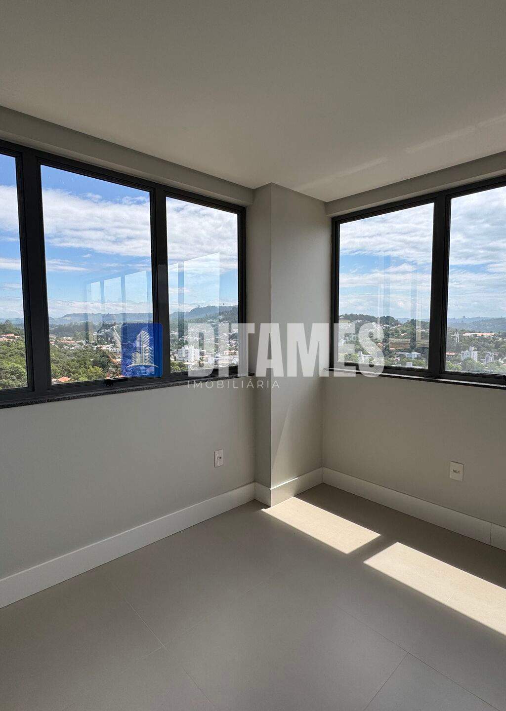 Sala comercial à venda no bairro Eugênio Schneider em Rio do Sul/SC - 2