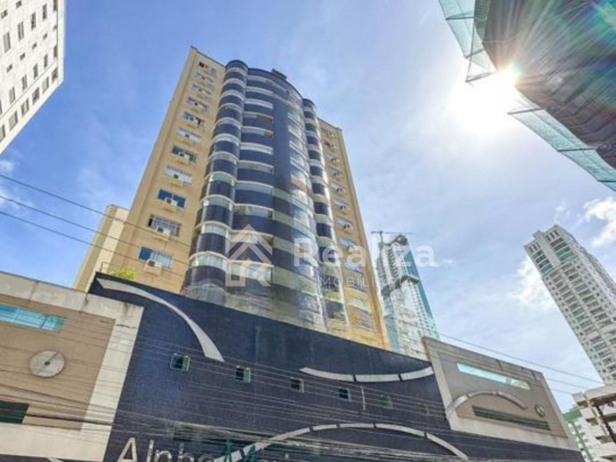 APARTAMENTO À VENDA EM BALNEÁRIO CAMBORIÚ