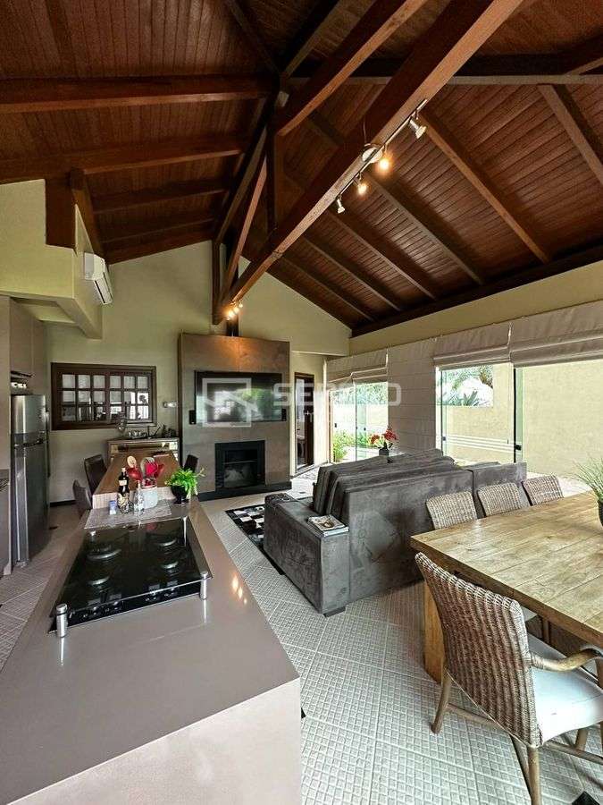 Casa de Alto Padrão no Bairro Eugênio Schneider - Rio do Sul - 9