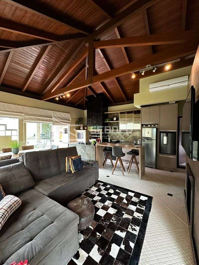 Casa de Alto Padrão no Bairro Eugênio Schneider - Rio do Sul - 10