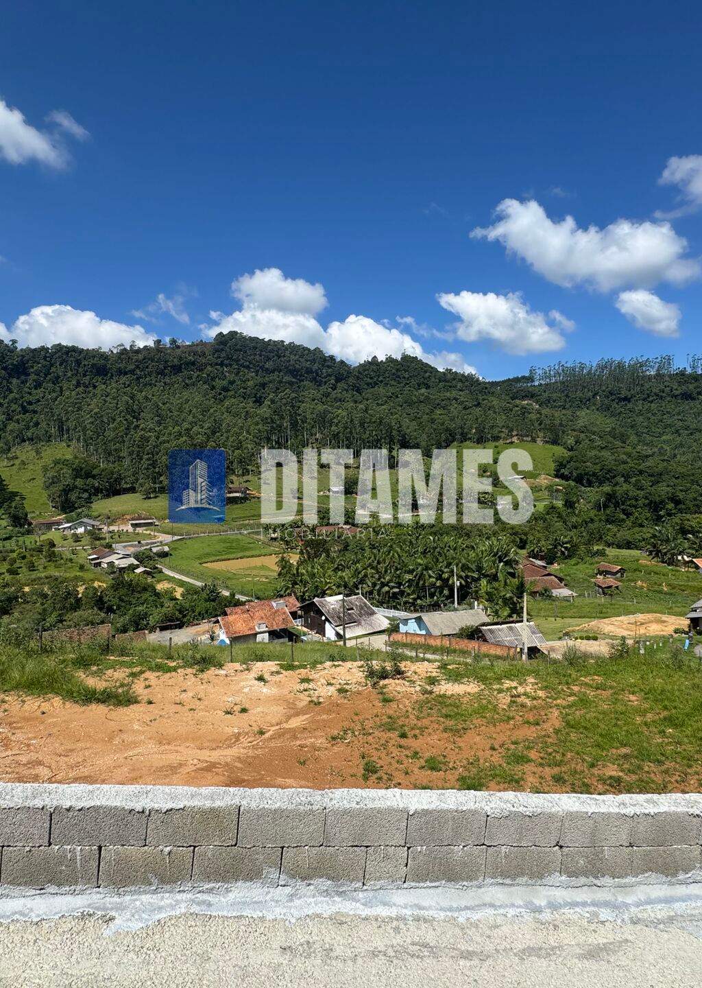 Casa Padrão com ampla área no Bairro Valada Itoupava - 8