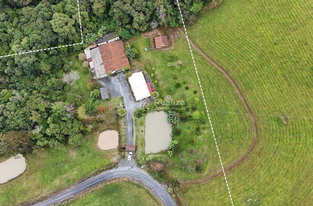 SÍTIO À VENDA 🌿 Seu refúgio no campo espera por você! 📍 Localizado em Nova Itália – Aurora - 6