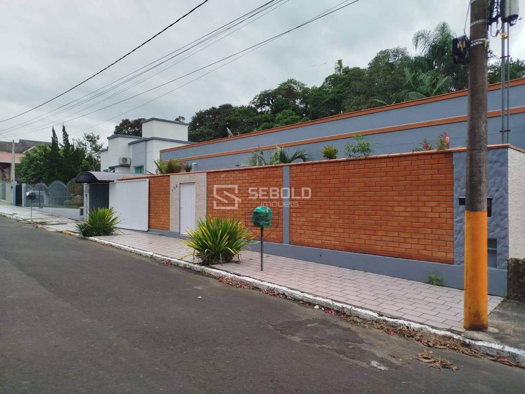 Casa Espaçosa no Bairro Sumaré - Rio do Sul - 2