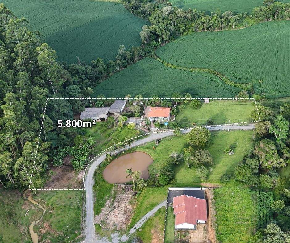 Sítio à Venda 🌿 📐 Área total de 5.800 m² - 5