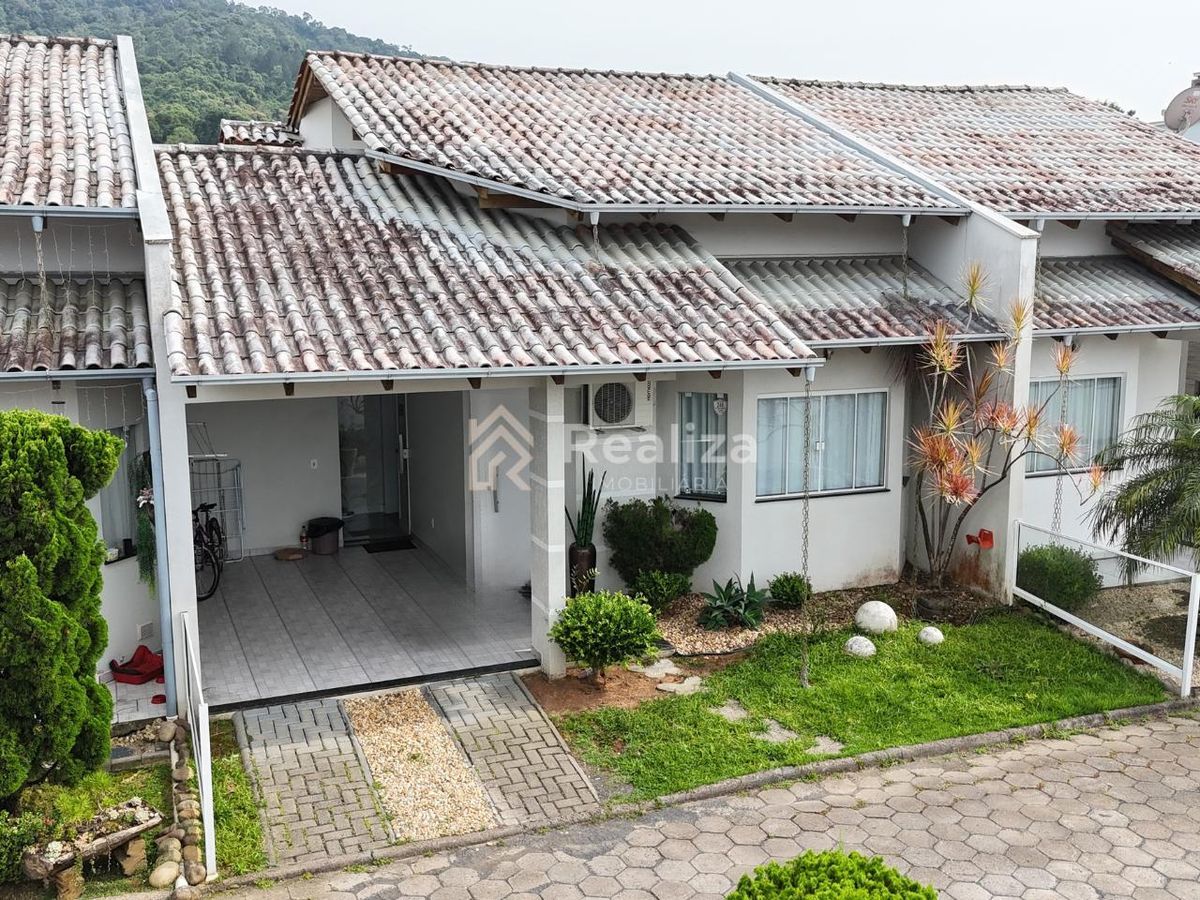 CASA À VENDA – GABIROBA | ITUPORANGA 📍 Localizada no bairro Gabiroba, em frente à UNIDAVI, com ótima localização e fácil acesso