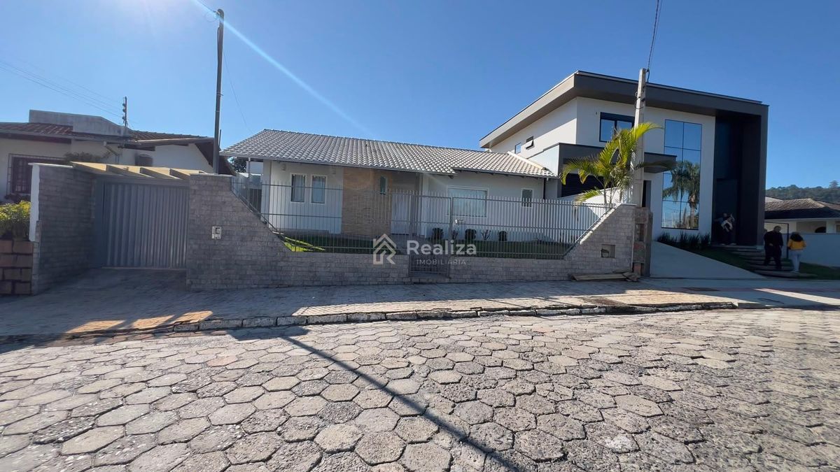 Casa para locação no Jardim América! Se você busca conforto, espaço e uma excelente localização, esta é a oportunidade ideal!