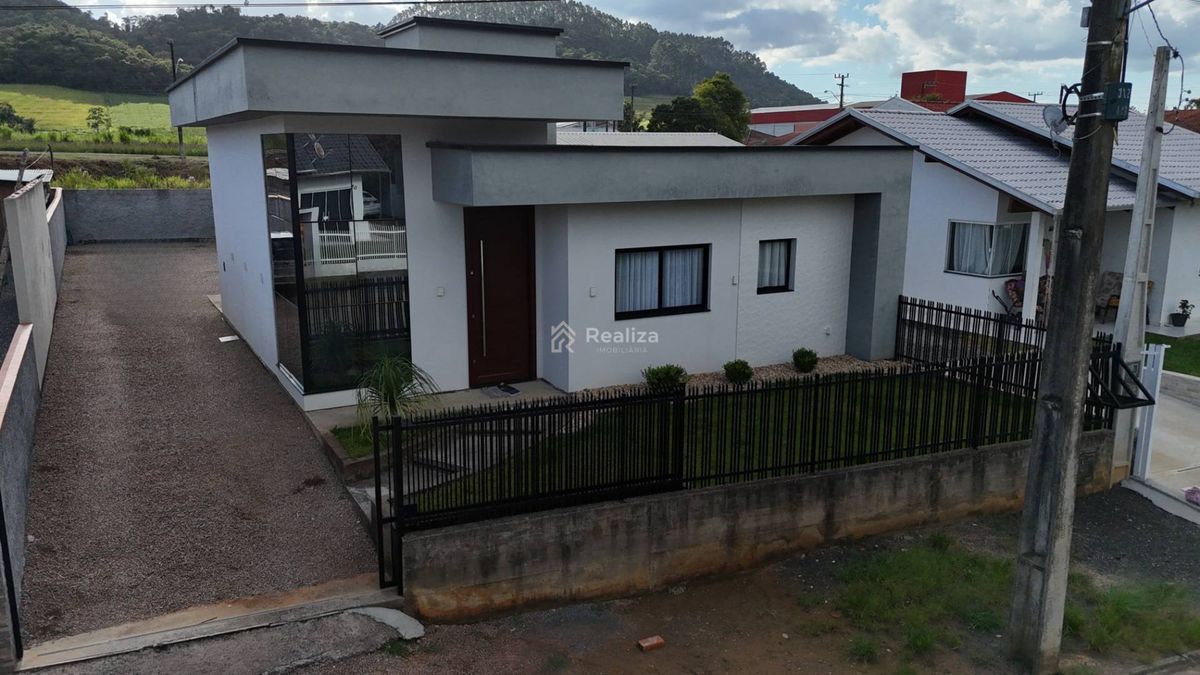 Casa à venda em Ituporanga/SC 📍 Localizada no Loteamento Longino Luckmann, bairro Cerro Negro