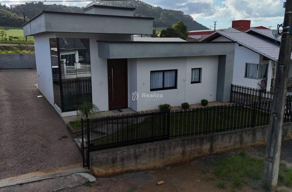 Casa à venda em Ituporanga/SC 📍 Localizada no Loteamento Longino Luckmann, bairro Cerro Negro - 11