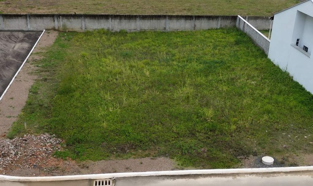 Terreno à Venda em Condomínio Fechado - 2