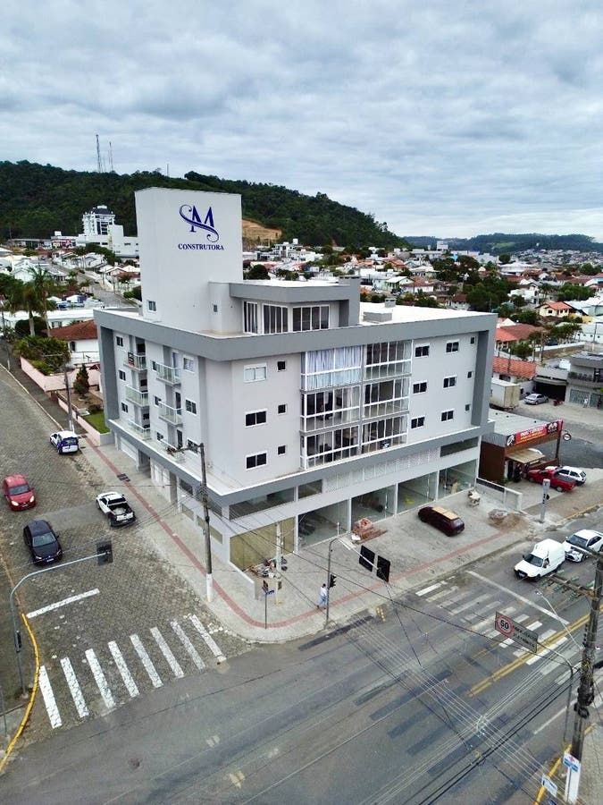 APARTAMENTO 204 NO EDIFÍCIO LEONARDO KRIEGER