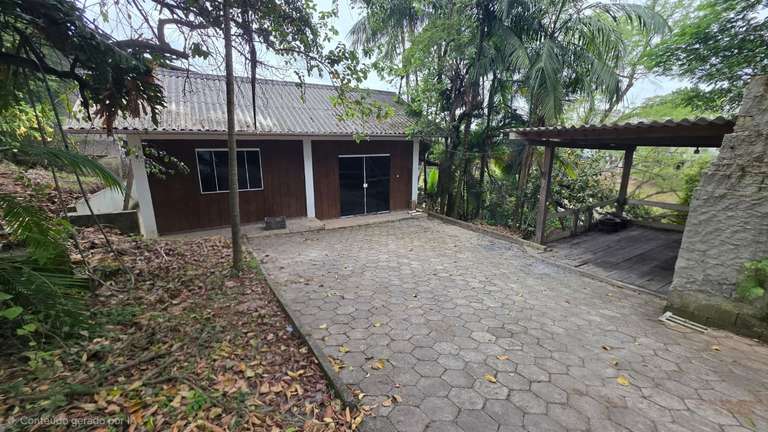 Casa para Alugar com 2 Quartos e Garagem Coberta no Bairro da Gruta - 1