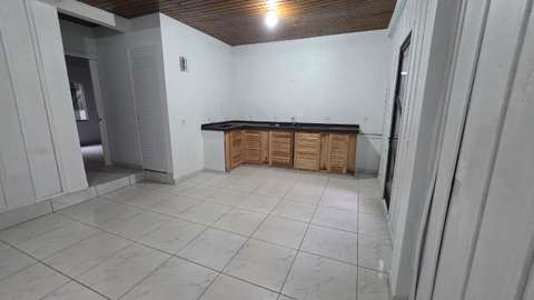 Casa para Alugar com 2 Quartos e Garagem Coberta no Bairro da Gruta - 3