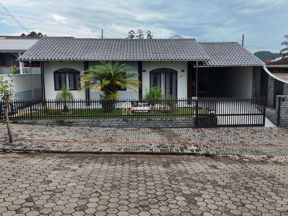 Casa à venda em Ituporanga! 📍 Localizada na Vila Nova, próxima à Cerealista Schmidt, - 1