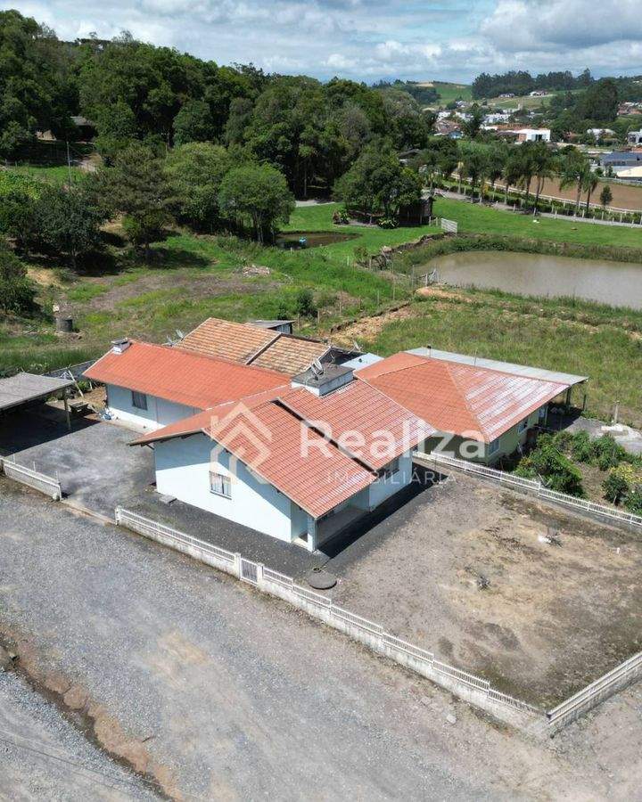 CASA À VENDA NO CENTRO DE IMBUIA - 2