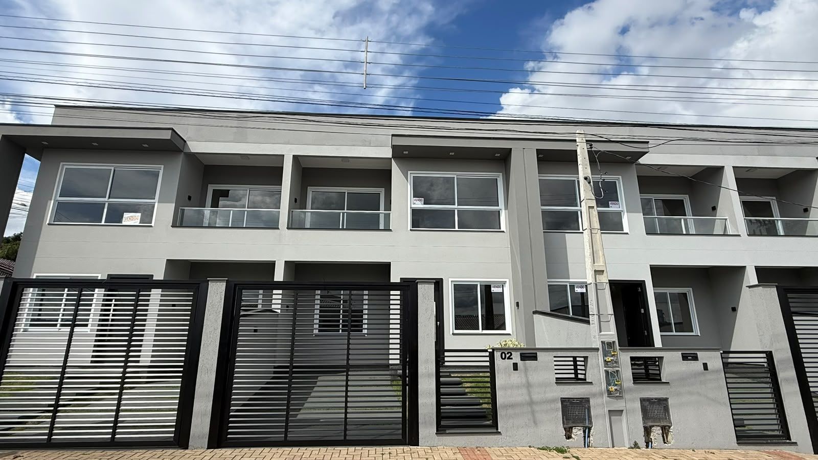 Sobrados novos com excelente padrão de acabamento e possibilidade de financiamento pelo Minha Casa Minha Vida!