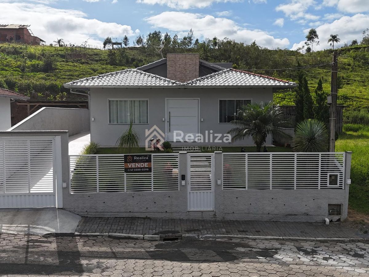 CASA À VENDA – CENTRO DE PETROLÂNDIA