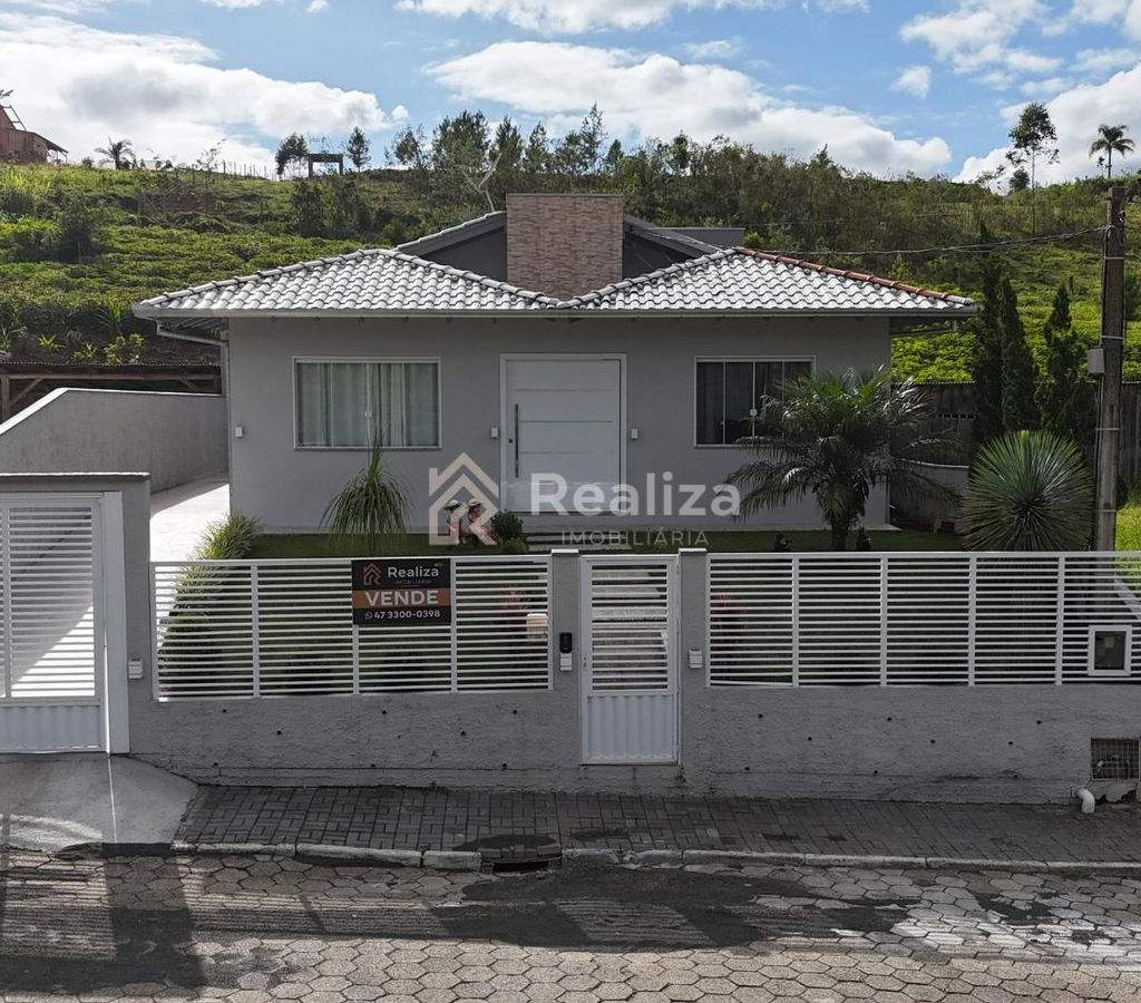 CASA À VENDA – CENTRO DE PETROLÂNDIA - 1