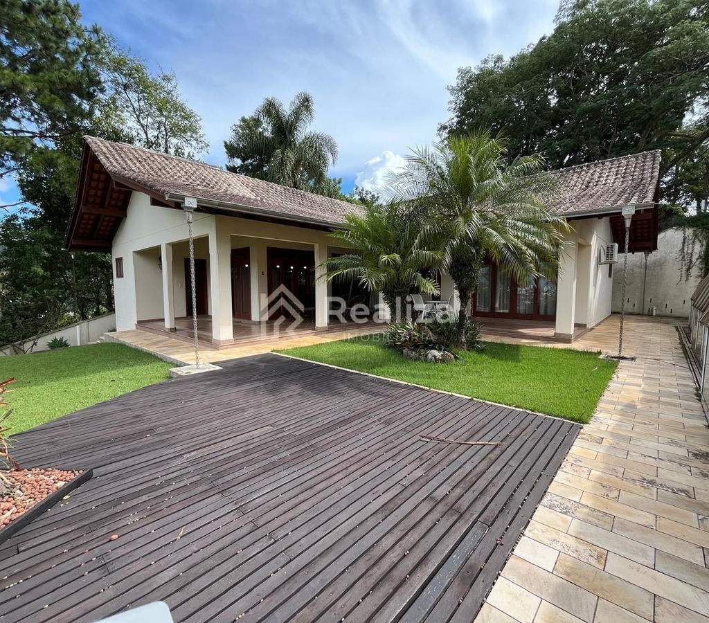 Casa Alto Padrão à Venda ✨ 📍 Localização: Rua Araucária – Bairro Pamplona – Rio do Sul - 17