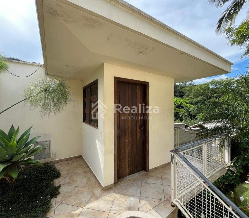 Casa Alto Padrão à Venda ✨ 📍 Localização: Rua Araucária – Bairro Pamplona – Rio do Sul - 18