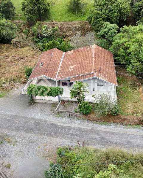 CASA À VENDA NO CENTRO DE IMBUIA-SC - 2
