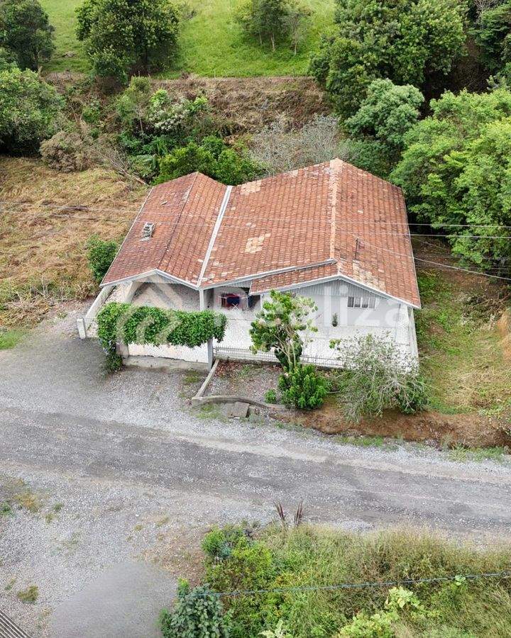 CASA À VENDA NO CENTRO DE IMBUIA-SC - 2